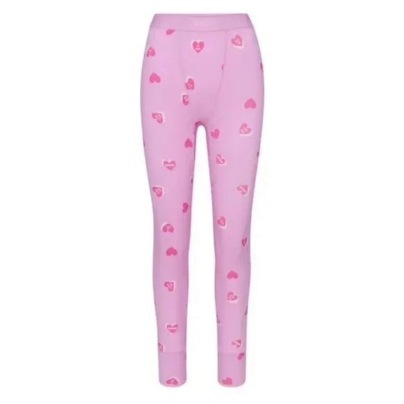 Skims - *LE* Valentines Day legging (petal print 💕) - Picture 2 of 6